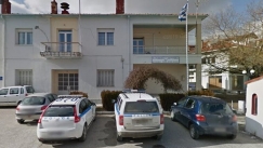 Πανικός στην Καστοριά: Άνδρας σε αμόκ πετούσε 50ευρα από το μπαλκόνι του