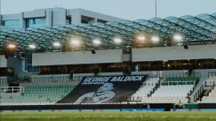 Ο Παναθηναϊκός άπλωσε δύο μεγάλα πανό για τον Μπάλντοκ στις εξέδρες