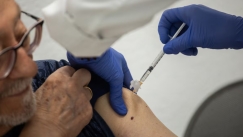 Νέο εύρημα για τα εμβόλια mRNA κατά της COVID: Φαίνεται να ωφελούν τους ασθενείς με καρκίνο