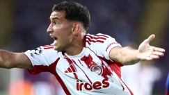 Ο σαντιάγκο Εσε διαμρτύρεται στο ματς με την Μπαρτσελόνα