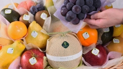 «Δεν έχω λόγια»: Τουρίστρια στην Ιαπωνία παθαίνει σοκ με τις τιμές των φρούτων (vid)