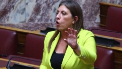 Απίστευτες ατάκες στη Βουλή και επεισόδιο ανάμεσα σε Κωνσταντοπούλου και Μπακογιάννη: «Είσαι υστερική»