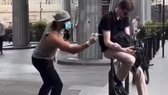 Γάλλος TikToker καταδικάστηκε σε φυλάκιση για «πλάκα» με σύριγγες στους δρόμους του Παρισιού (vid)