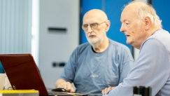 Ποια χώρα δίνει 2.000 ευρώ τον μήνα αφορολόγητα σε συνταξιούχους που συνεχίζουν να εργάζονται: Το ελληνικό μοντέλο