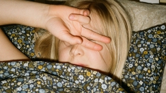 «Διαζύγιο ύπνου»: Η νέα τάση που κερδίζει έδαφος στα ζευγάρια