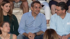H Σοφία Μητσοτάκη απάντησε για το αν χρέωσε τον λαό για το ματς των Σέλτικς ο πατέρας της: «Δεν πίνει κόκα κόλα»