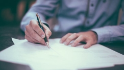 Άνοιξαν τη διαθήκη των γονιών τους και βρέθηκαν μπροστά σε μια μεγάλη έκπληξη 13 χρόνια μετά