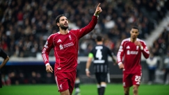 Ο Σόμποσλαϊ με τη φανέλα της Λίβερπουλ