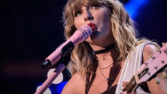 Η Taylor Swift αποκαλύπτει ένα μέρος του σώματός της που αρνείται να πλένει όταν κάνει ντους