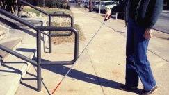 Άνδρας προσποιούνταν ότι ήταν τυφλός για πάνω από 50 χρόνια και εισέπραττε επιδόματα αναπηρίας