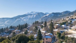 5 ελατοσκέπαστα χωριά κοντά στην Αθήνα για χριστουγεννιάτικες αποδράσεις