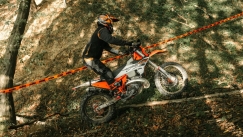KTM 300 EXC HardEnduro 2026: Για σκληροπυρηνικές καταστάσεις
