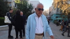 Οι 30 έξαλλοι που είδαν τον Κακλαμάνη, το πολύπαθο άγαλμα Τρούμαν και η παρουσίαση του βιβλίου Τσίπρα