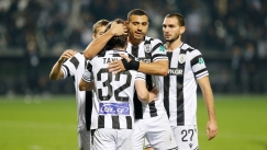 Ο Γιακουμάκης πανηγυρίζει το γκολ που σημείωσε με τον ΠΑΟΚ