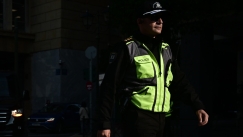 «Αν δεν μπορεί να φοράει ζώνη, να πηγαίνει με τα πόδια»: Ερευνα στην Τροχαία Κρήτης μετά το περιστατικό τροχονόμου με 10χρονο