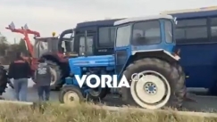 Εξοργιστικό βίντεο-ντοκουμέντο: Κλούβα των ΜΑΤ πέρασε με φόρα μέσα από μπλόκο αγροτών