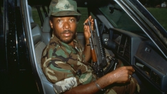 Ο «χασάπης» πίσω από τα πιο απάνθρωπα εγκλήματα στην ιστορία: Πώς ο Τσαρλς Τέιλορ βύθισε Λιβερία και Σιέρα Λεόνε στη φρίκη (vid)