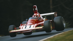 Σαν Σήμερα: Έφυγε από τη ζωή ο Κλέι Ρεγγατσόνι (vid)