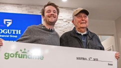 «Δεν έχω λόγια»: Μάζεψαν 1,6 εκατ. ευρώ για 88χρονο που δούλευε ακόμα σε σούπερ μάρκετ