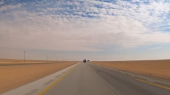 Ούτε οι ΗΠΑ ούτε η Κίνα: Αυτή είναι η χώρα με τον πιο μακρύ ευθύ δρόμο στον κόσμο (vid)