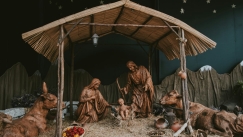 Απίστευτο σκηνικό στην Ιταλία: Καταζητούμενος κρύφτηκε σε φάτνη και παρίστανε φιγούρα για να μη συλληφθεί