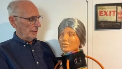 Ο γιατρός της «κάψουλας αυτοκτονίας» παρουσιάζει νέα συσκευή υποβοηθούμενης αυτοκτονίας