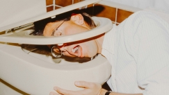 Η καλύτερη τροφή να φας πριν πιεις: Γιατρός εξηγεί πώς να μειώσεις το hangover