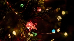 Πόσο ρεύμα καίνε καθημερινά τα φωτάκια του χριστουγεννιάτικου δέντρου