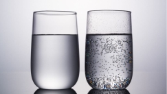 Ποιος «μπαίνει» στο εμφιαλωμένο νερό στην Ελλάδα