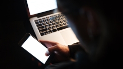 Πώς βρίσκουν οι απατεώνες το κινητό μας με τη βοήθεια της Τεχνητής Νοημοσύνης!