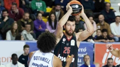 Ο Άλεκ Πίτερς