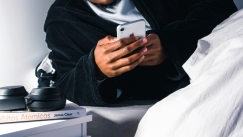 Τον πλήρωναν για αναρρωτική άδεια, τον έπιασαν να δουλεύει και τον απέλυσαν