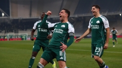 Ο Μπακασέτας πανηγυρίζει στο ματς με τον Αρη