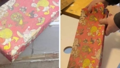 Χριστουγεννιάτικη έκπληξη 48 ετών: Έκανε ανακαίνιση στο σπίτι και βρήκε δώρο παιδικής ηλικίας (vid)