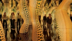 Εκθέσεις που μας καλούν να ταξιδέψουμε: David Lynch στο Βερολίνο και Yayoi Kusama στη Βασιλεία