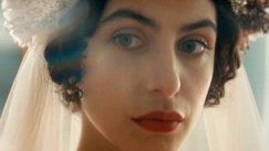 Φωτεινή Πελούζο: Ποια είναι η Ελληνοϊταλίδα πρωταγωνίστρια της «Μεγάλης Χίμαιρας»