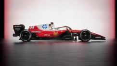 Η Ferrari παρουσίασε τη νέα SF-26 με νέο χρωματικό σχεδιασμό