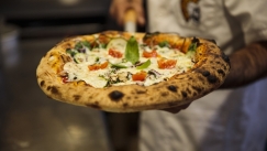 Ανεβαίνουν μπέργκερ και σούσι, πέφτει η πίτσα στις εφαρμογές φαγητού