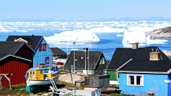 Σε ποιον ανήκει η Γροιλανδία; Το γεωπολιτικό παρασκήνιο του μεγαλύτερου νησιού στον κόσμο που μπαίνει ξανά στο στόχαστρο των ΗΠΑ