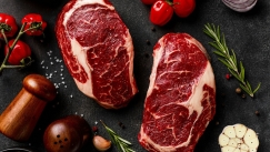 Κόκκινο κρέας: Πού βάζουν το όριο οι ειδικοί μετά τις νέες διατροφικές οδηγίες των ΗΠΑ