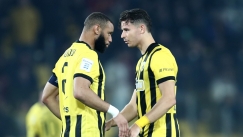 Ο Αρόλντ Μουκουντί και ο Φιλίπε Ρέλβας της ΑΕΚ