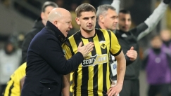 Ο Μάρκο Νίκολιτς δίνει οδηγίες στον Μαρίν στο ντέρμπι της ΑΕΚ με τον Παναθηναϊκό