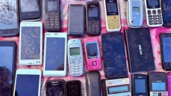 Παρήγγειλε κινητά πριν από τον πόλεμο και τα παρέλαβε 16 χρόνια μετά (vid)