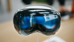 Smart glasses: Άνδρες βιντεοσκοπούν κρυφά γυναίκες στον δρόμο και τις ποστάρουν στο διαδίκτυο για μερικά κλικς