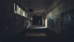 Το «στοιχειωμένο» σπίτι στο Παγκράτι: Όταν κάθε βράδυ την ίδια ώρα η διαφυγή ήταν η μόνη λύση