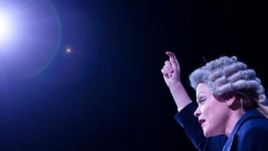 Οδηγός θεάτρου: 4 παραστάσεις που πρέπει να δεις τον Ιανουάριο (και δεν θα τις ξεχάσεις ποτέ)