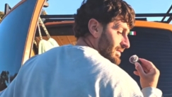 Ζει σε βαν με 1.300€ μισθό: Η ιστορία δημόσιου υπαλλήλου που είπε «όχι» στο ενοίκιο