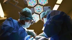 Ζούσε 20 χρόνια με όγκο που έφτασε τα 60 κιλά: «Δεν με εμπόδιζε να δουλεύω»