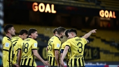 Οι παίκτες της ΑΕΚ πανηγυρίζουν το γκολ του Γιόβιτς με τον Λεβαδειακό