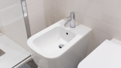 Τέλος το μπιντέ; Το «υγιεινό ντους» κερδίζει έδαφος